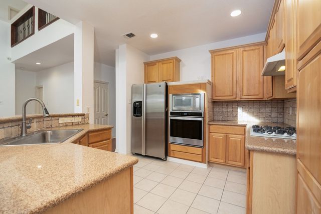 8810 Edgelake Trail, Rowlett, TX 75088