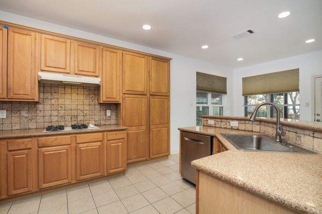 8810 Edgelake Trail, Rowlett, TX 75088