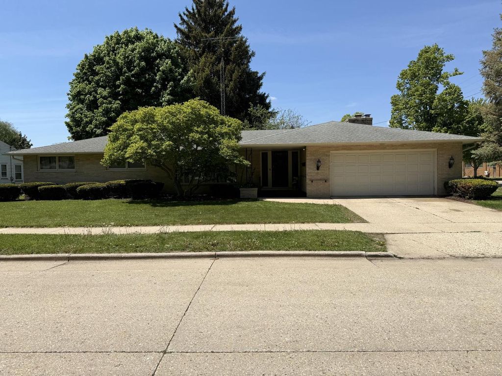 7504 19th AVENUE, Kenosha, WI 53143