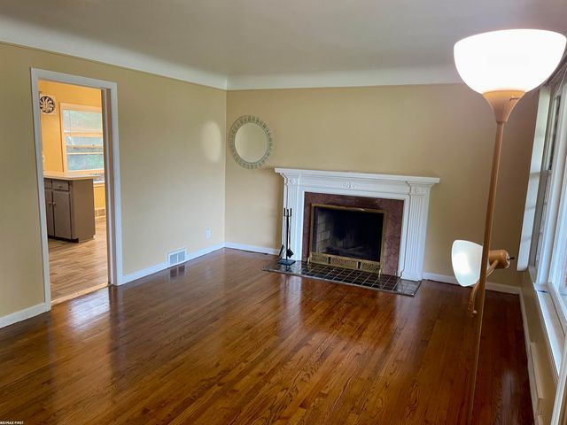 21521 Benjamin Avenue, St Clair Shores, MI 48081