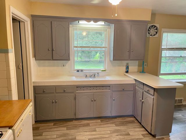 21521 Benjamin Avenue, St Clair Shores, MI 48081