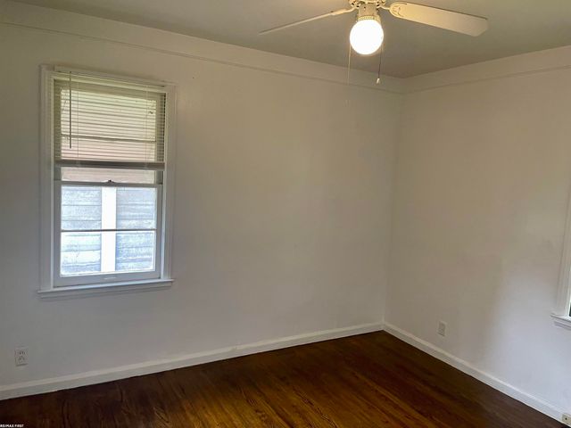 21521 Benjamin Avenue, St Clair Shores, MI 48081