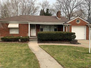 21521 Benjamin Avenue, St Clair Shores, MI 48081