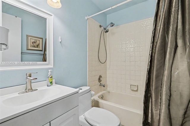 2439 NW 95th Ave, Coral Springs, FL 33065