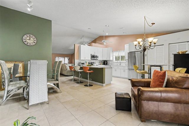 2439 NW 95th Ave, Coral Springs, FL 33065