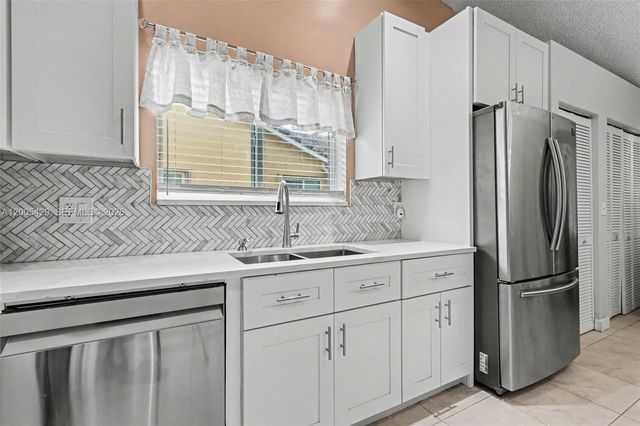 2439 NW 95th Ave, Coral Springs, FL 33065