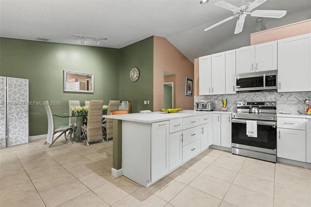 2439 NW 95th Ave, Coral Springs, FL 33065