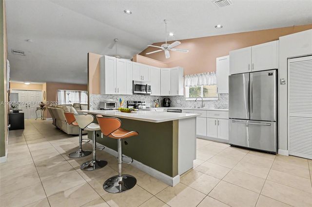 2439 NW 95th Ave, Coral Springs, FL 33065