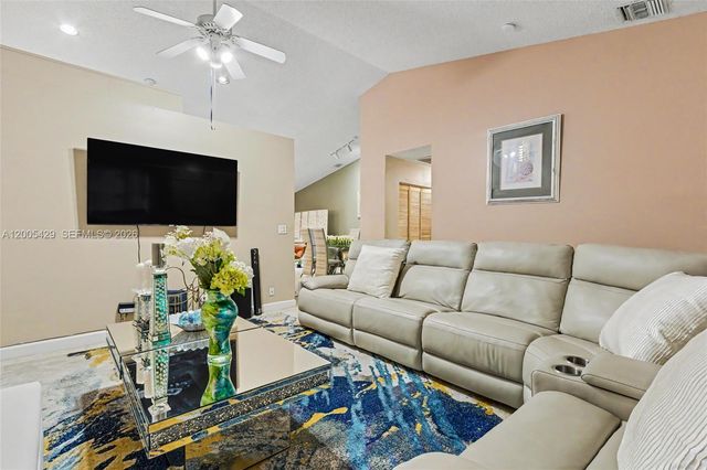 2439 NW 95th Ave, Coral Springs, FL 33065