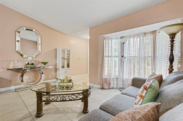 2439 NW 95th Ave, Coral Springs, FL 33065