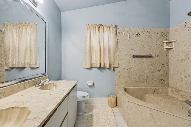 2439 NW 95th Ave, Coral Springs, FL 33065