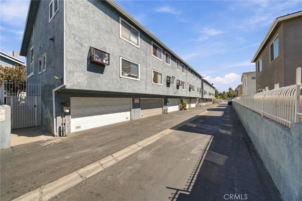 15106 Nordhoff #24, North Hills, CA 91343 — exterior