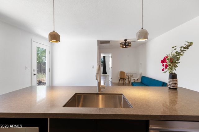 934A W Parkway Boulevard, Tempe, AZ 85281