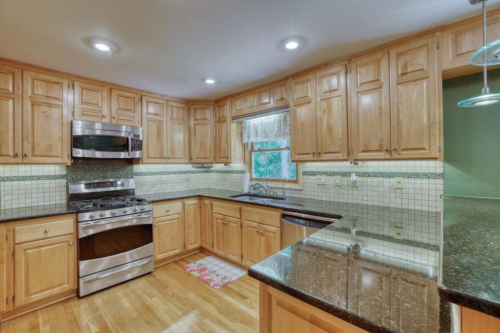 N54W30819 Windwood DRIVE, Hartland, WI 53029