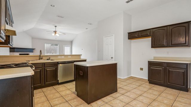 6624 Chalk River Drive, Fort Worth, TX 76179