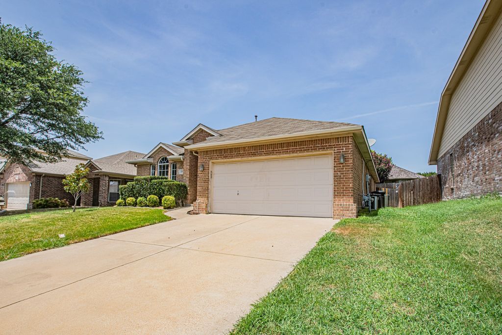 6624 Chalk River Drive, Fort Worth, TX 76179