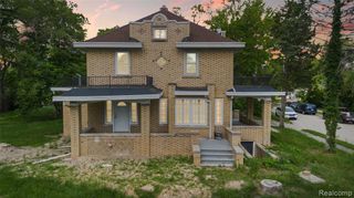 21855 Schoenherr Road, Warren, MI 48089