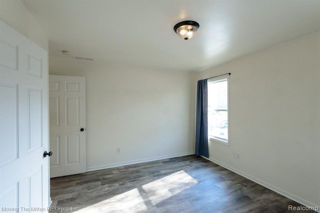 7373 Valley Drive, Brighton, MI 48116