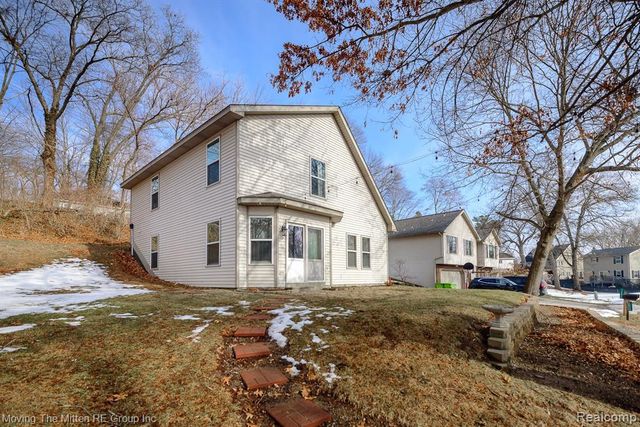 7373 Valley Drive, Brighton, MI 48116