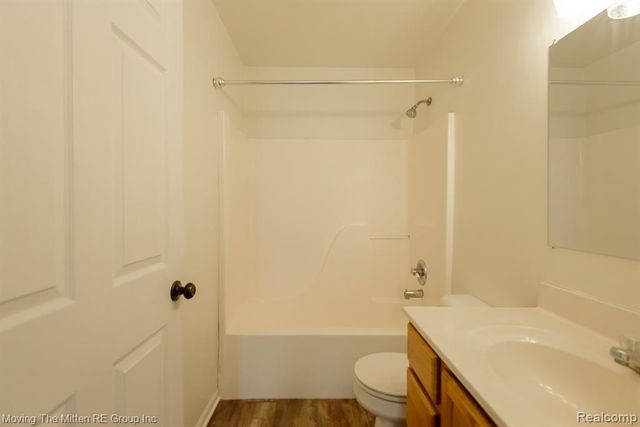 7373 Valley Drive, Brighton, MI 48116