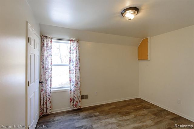 7373 Valley Drive, Brighton, MI 48116