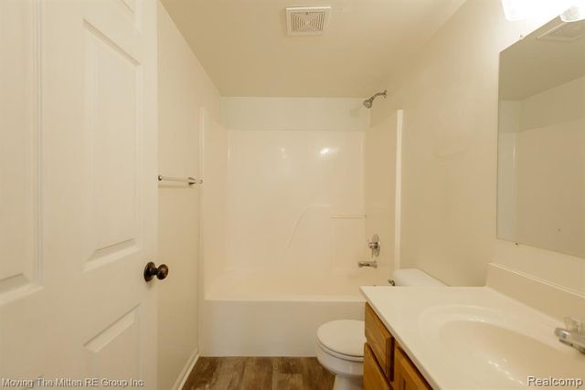 7373 Valley Drive, Brighton, MI 48116