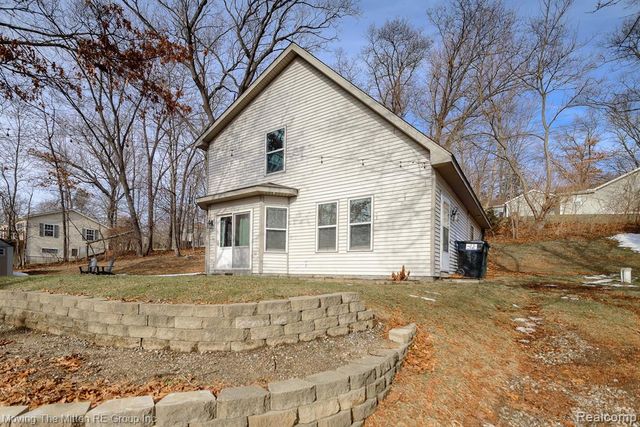 7373 Valley Drive, Brighton, MI 48116