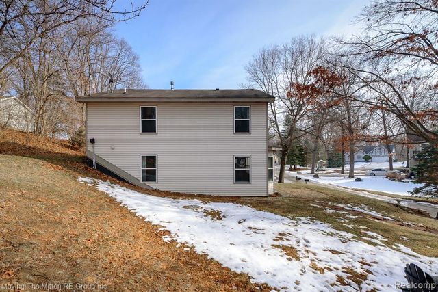 7373 Valley Drive, Brighton, MI 48116