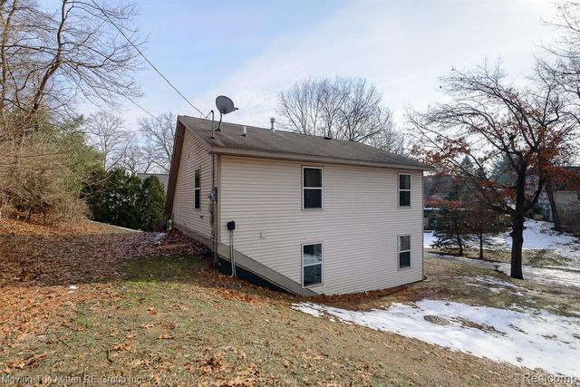 7373 Valley Drive, Brighton, MI 48116