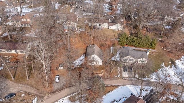 7373 Valley Drive, Brighton, MI 48116