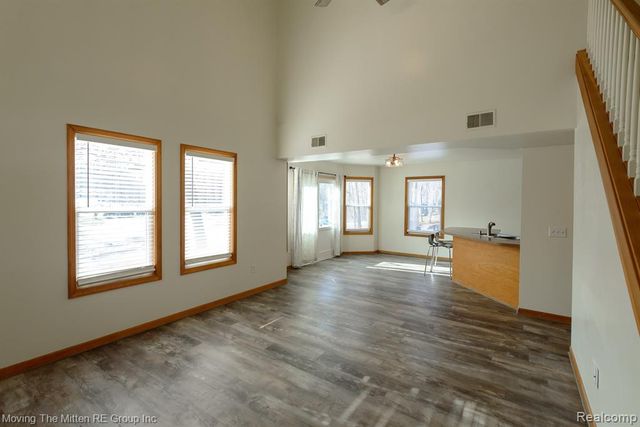 7373 Valley Drive, Brighton, MI 48116