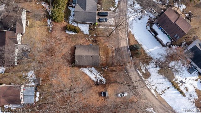 7373 Valley Drive, Brighton, MI 48116