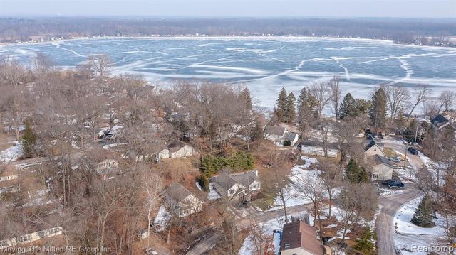 7373 Valley Drive, Brighton, MI 48116