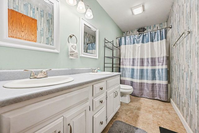 5790 Sandy Cove Drive, Kalamazoo, MI 49048