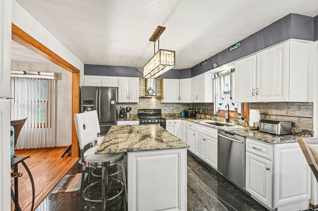 5790 Sandy Cove Drive, Kalamazoo, MI 49048