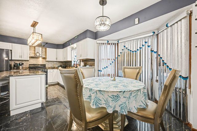 5790 Sandy Cove Drive, Kalamazoo, MI 49048