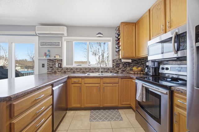 5512 18th Street S, Fargo, ND 58104