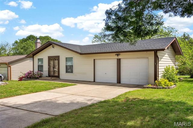 111 Julie Lane, St Peters, MO 63376