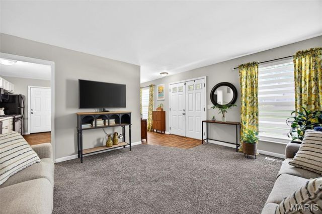 111 Julie Lane, St Peters, MO 63376