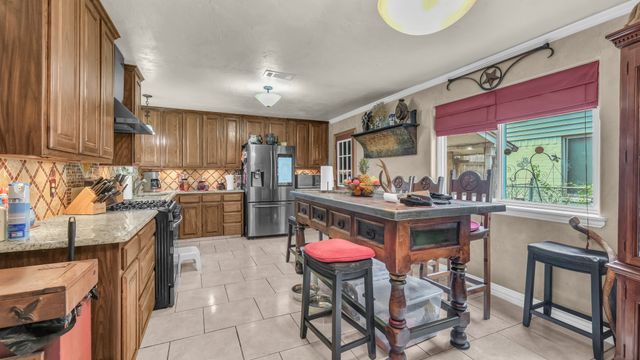 412 Douglas Street, Burleson, TX 76028
