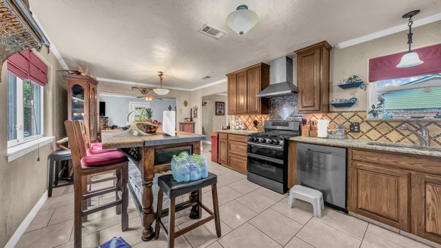 412 Douglas Street, Burleson, TX 76028