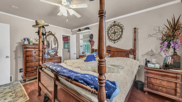 412 Douglas Street, Burleson, TX 76028