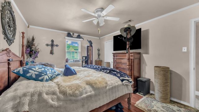 412 Douglas Street, Burleson, TX 76028