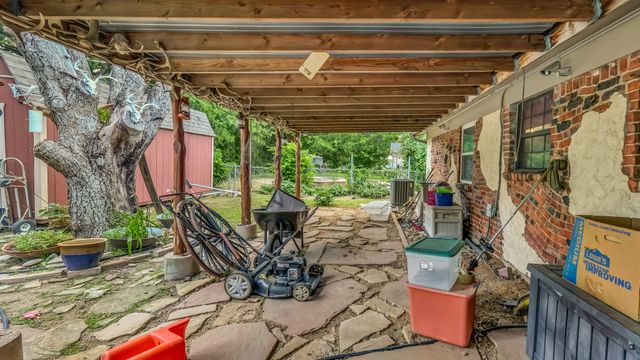 412 Douglas Street, Burleson, TX 76028