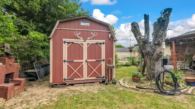 412 Douglas Street, Burleson, TX 76028