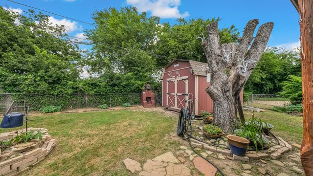 412 Douglas Street, Burleson, TX 76028