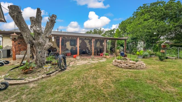 412 Douglas Street, Burleson, TX 76028