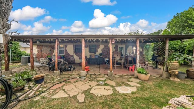 412 Douglas Street, Burleson, TX 76028
