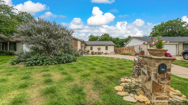 412 Douglas Street, Burleson, TX 76028