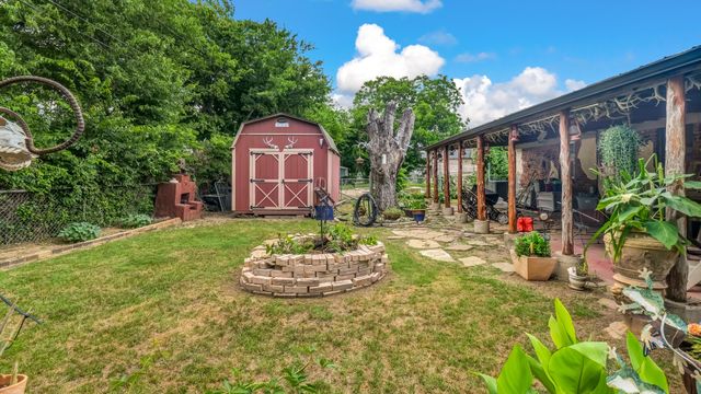 412 Douglas Street, Burleson, TX 76028